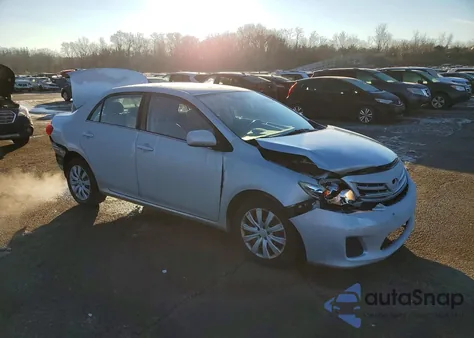 2013 Toyota Corolla Base z USA, uszkodzony, nr VIN 2T1BU4EE4DC938636